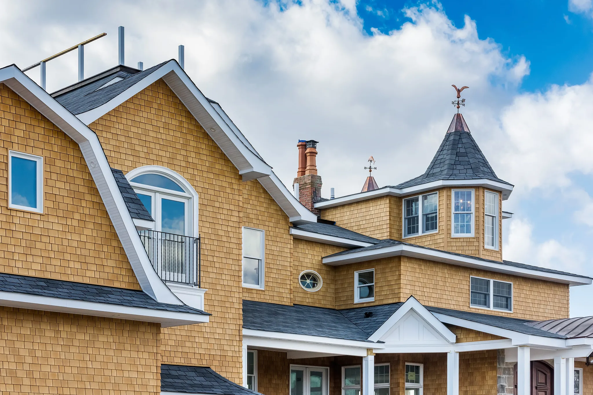 Tando composite cedar and CertainTeed Cedar Impressions shake vinyl siding installation